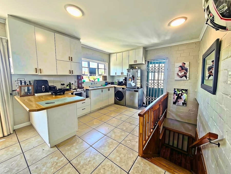 To Let 2 Bedroom Property for Rent in Bothasig Western Cape